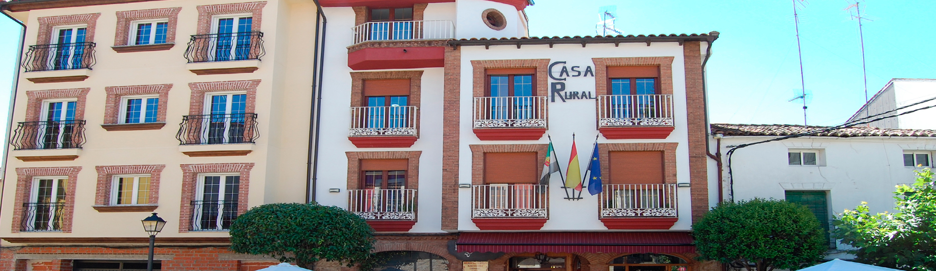 La Casa Rural El Yedron esta situada en la zona de la Vera, en Caceres. Estamos en plena ruta de Carlos V.
