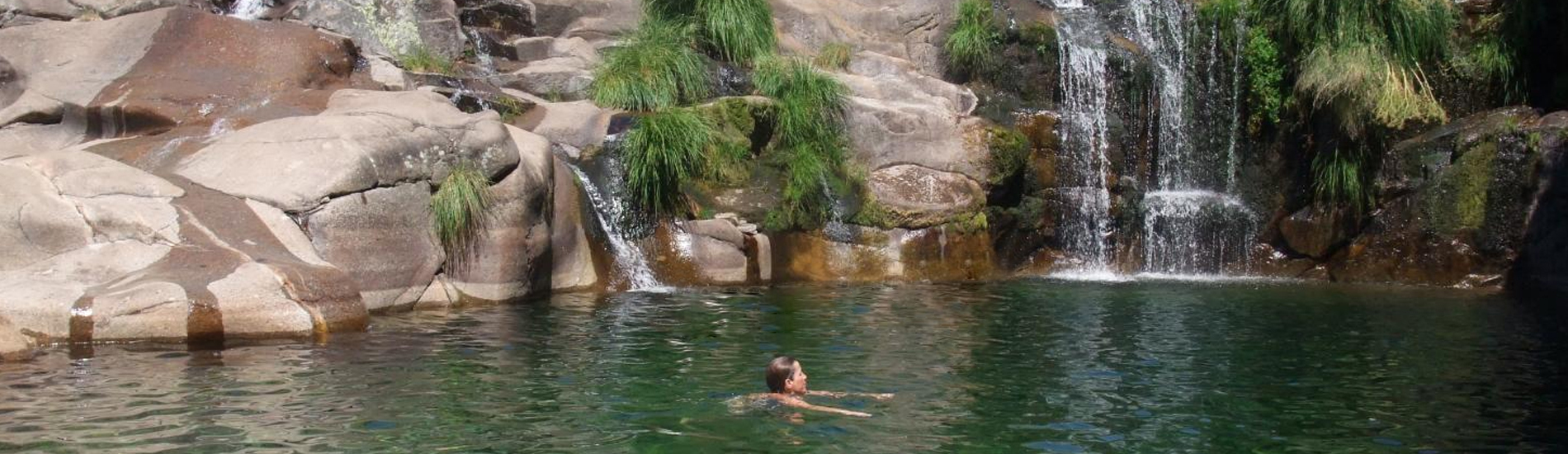 Si vienes en verano a la Casa Rural El Yedron, disfrutarás de las magníficas pozas de agua para bañarte y refrescarte.