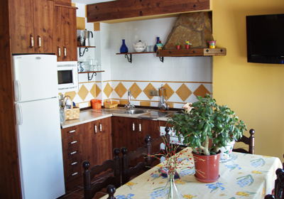 Disponemos de cocina y comedor en el interior de la casa.