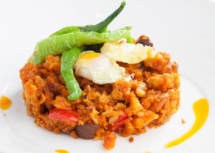 Migas veratas, plato típico de la cocina de la Comarca de la Vera.