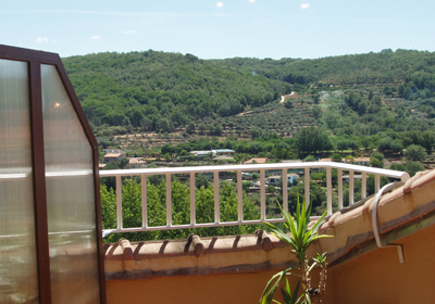 Desde la terraza de la habitación podrás contemplar las maravillosas vistas de la Sierra de Tormantos.